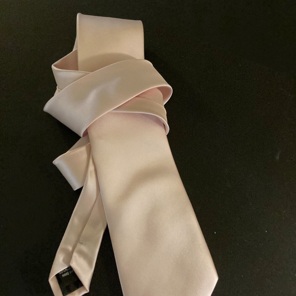 PUCCINI, PINK TIE